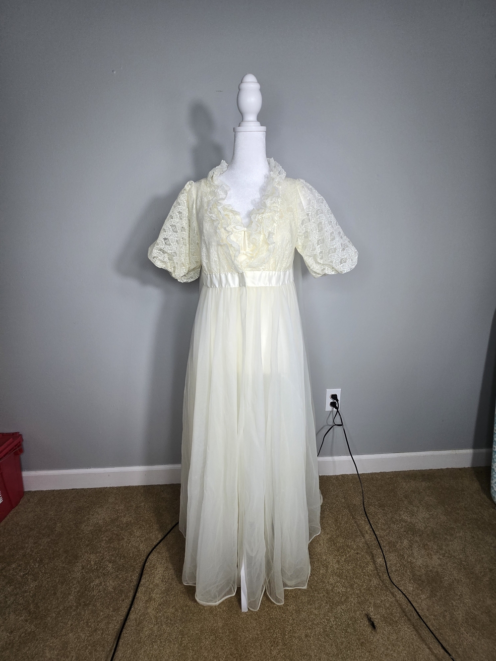 Vintage 2pc 1970-s Radcliffe  Sheer Ivory Lace and Chiffon Night Gown Set